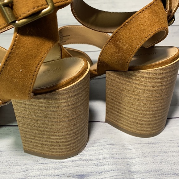 Universal Thread Chunky Heel Sandals Size 7.5 - Picture 13 of 13